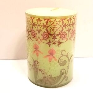 Zodax for Bed Bath and Beyond White Thyme & Pear 4" tall 14 oz scented candle!